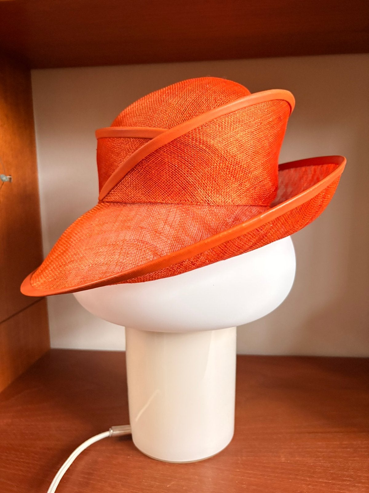 Stijlvolle, chique hoed Marianne Jongkind / Dutch design 🧡, Hoed, Marianne Jongkind, Zo goed als nieuw, One size fits all
