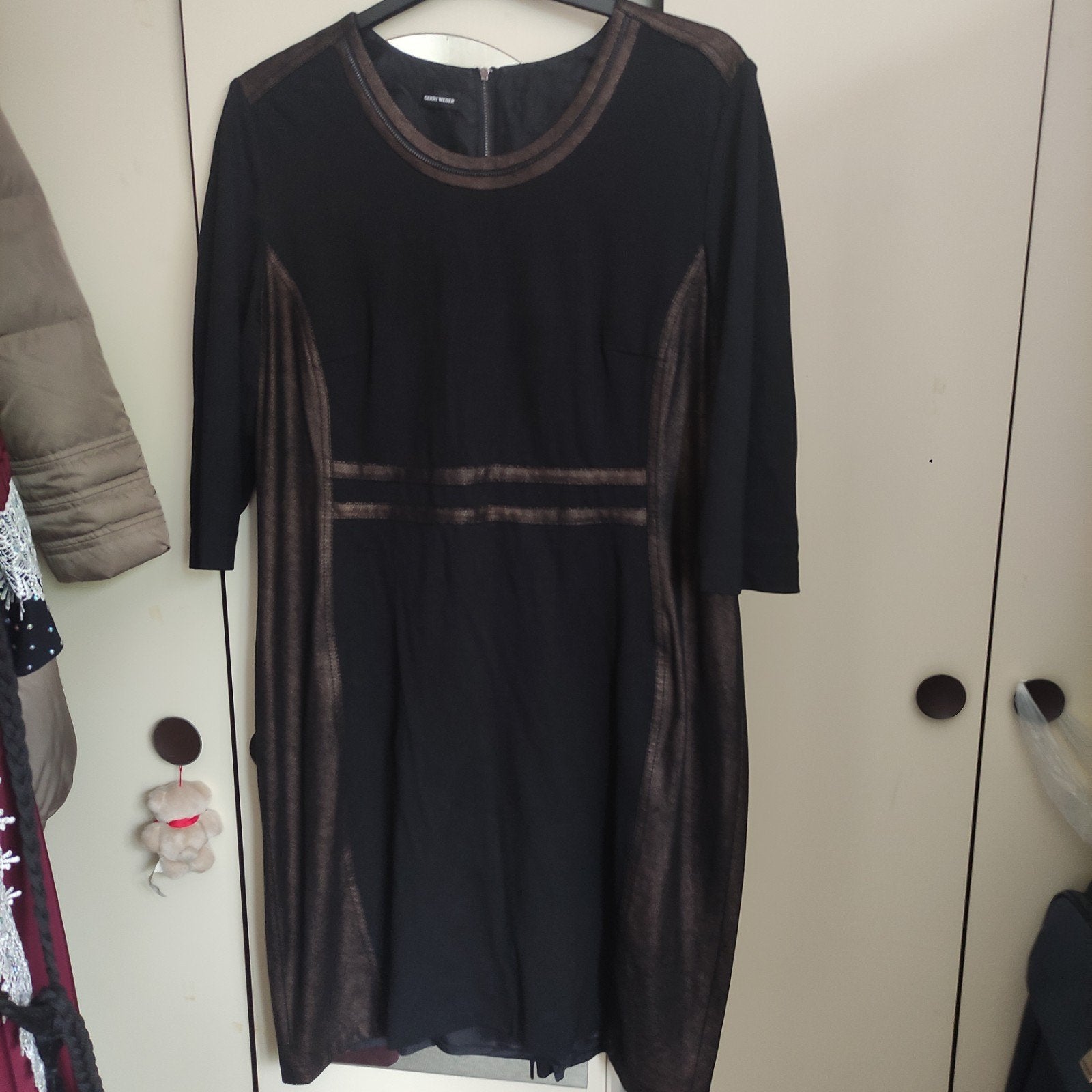 Gerry Weber jurk, Ophalen, Zo goed als nieuw, Zwart, Onder de knie