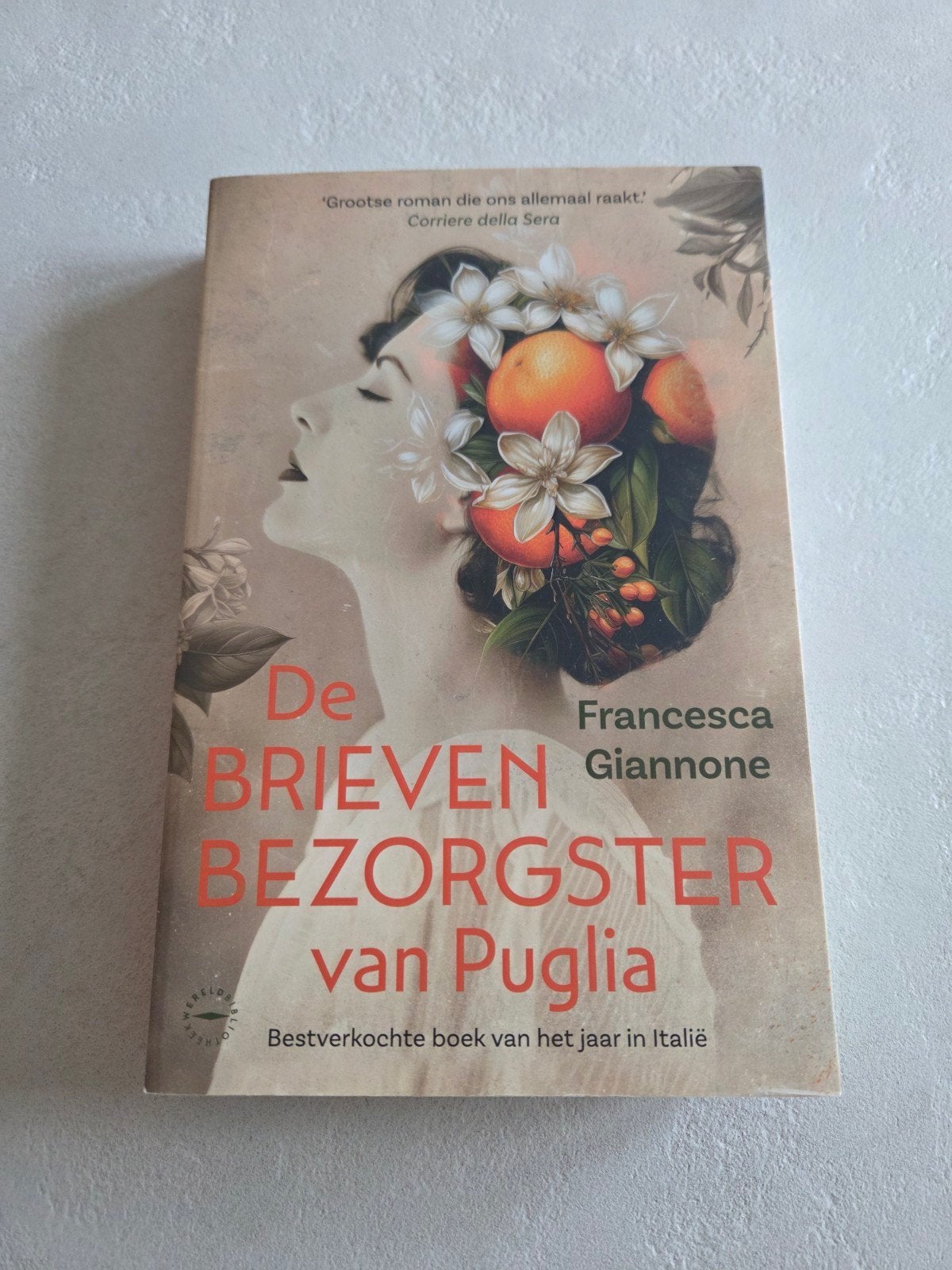 Boek, de brievenbezorgster van Puglia, Boeken, Ophalen of Verzenden, Zo goed als nieuw