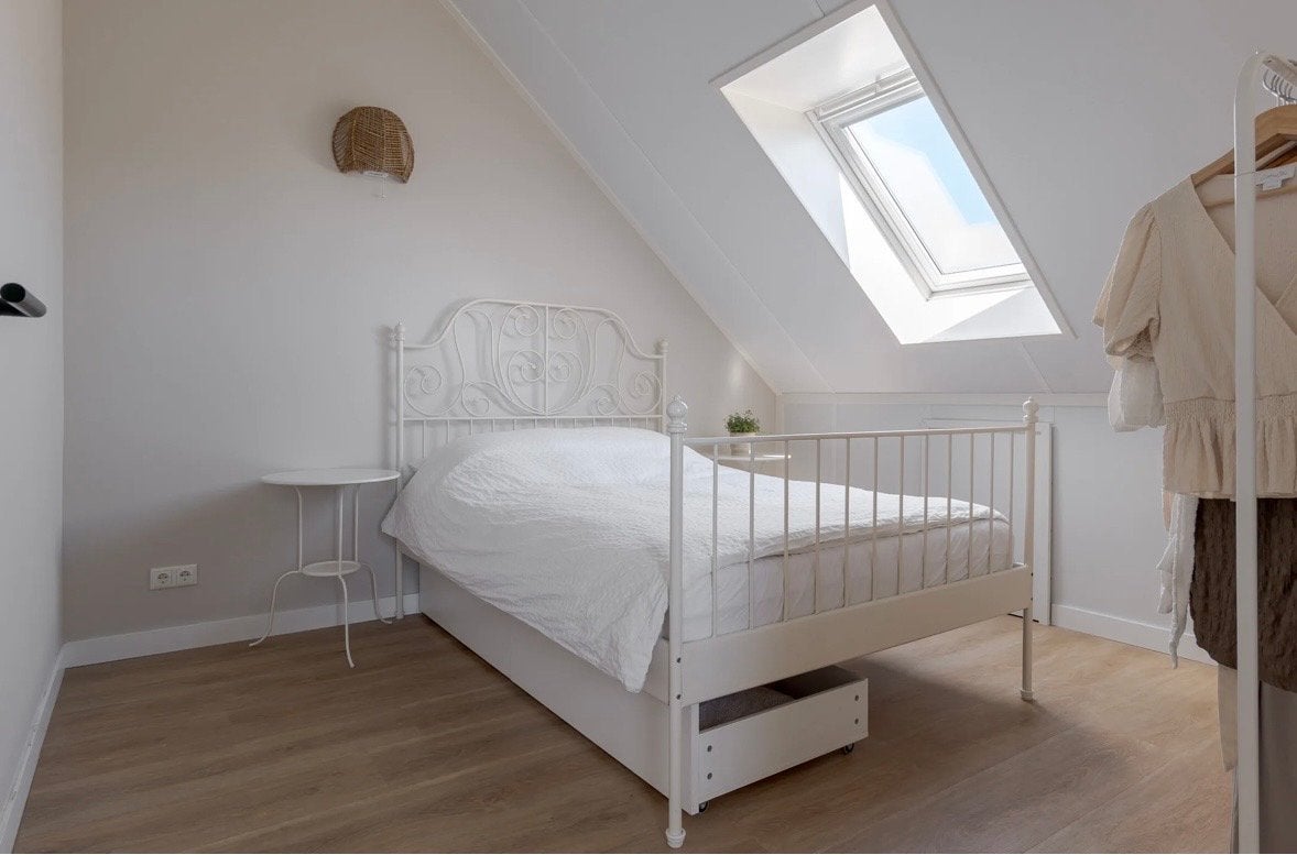 IKEA LEIRVIK bed 140x200 met lattenbodem en nachtkastjes, Ophalen, Gebruikt, Wit, Tweepersoons