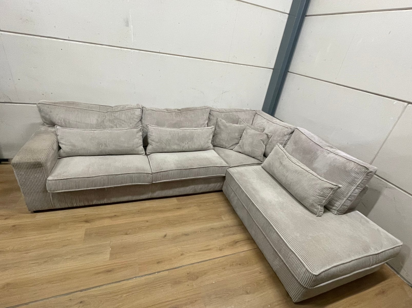 Mooie luxe beige ribstof hoekbank - GEREINIGD!!!