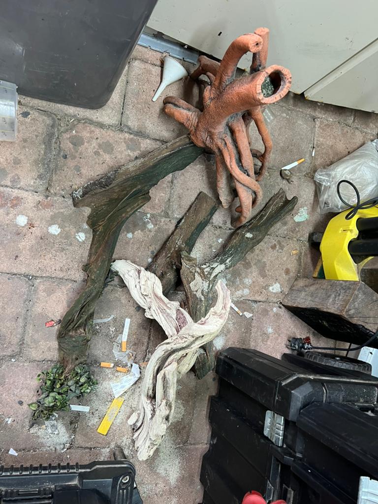 Kienhout plus 2 kunstof aquarium decoratie, Dieren en Toebehoren, Ophalen of Verzenden, Zo goed als nieuw