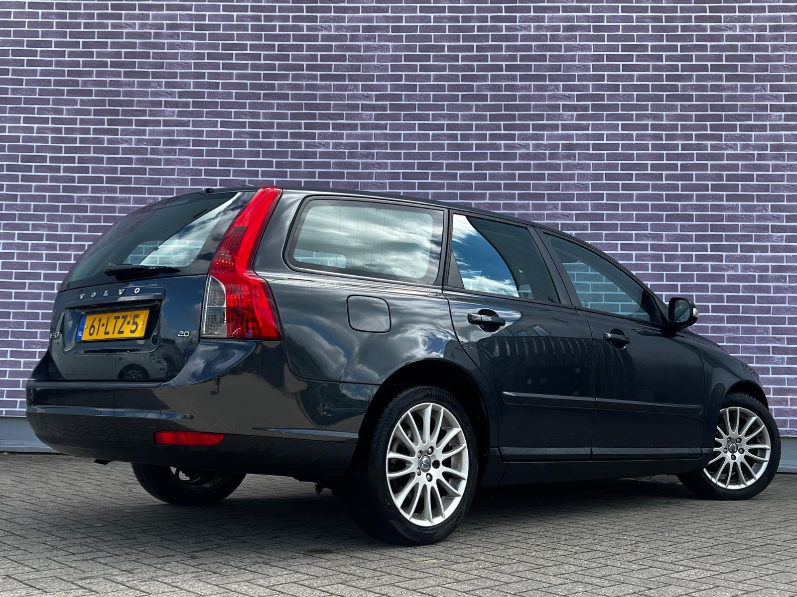 Volvo V50 2.0 Sport | Navigatie | Bluetooth | Parkeersensore, Gebruikt, Zwart, 4 cilinders, 1283 kg