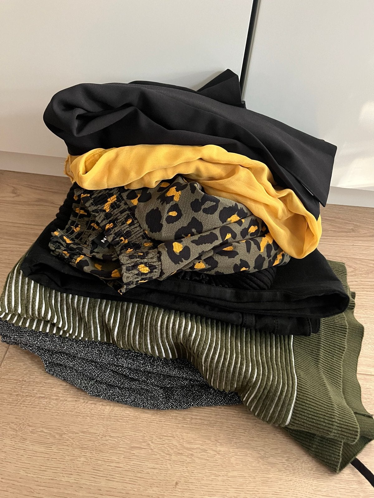 Dames kledingpakket maat M - Diverse stijlen, Kleding | Dames, Ophalen of Verzenden, Gedragen, Maat 38/40 (M)