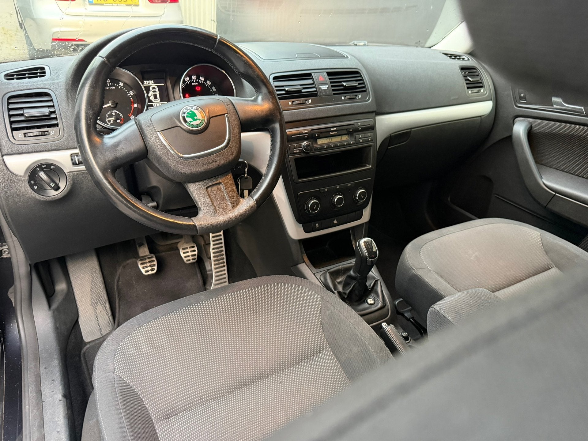 Skoda Yeti 1.8 TSI Ambition 4x4, Auto's, Skoda, 13 km/l, Euro 5, Stof, Zwart