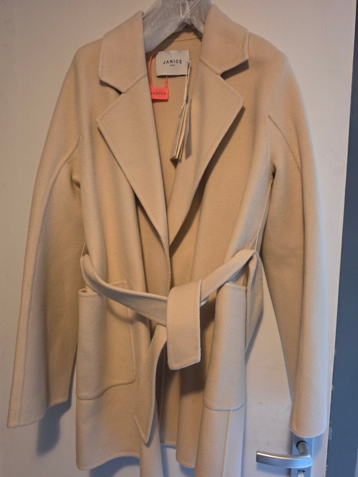 Janice beige jasje maat 38, Janice, Beige, Nieuw, Ophalen