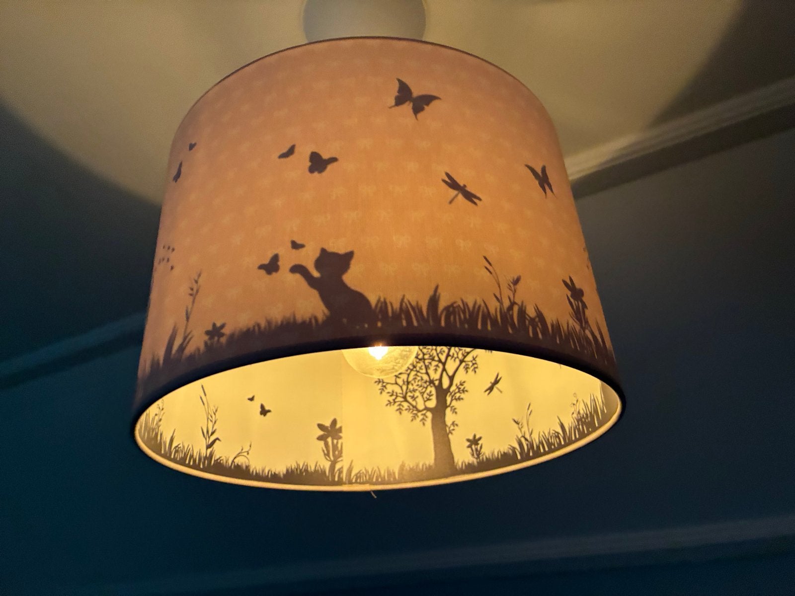 Sfeervolle kinderlamp meisje met silhouet design, Ophalen of Verzenden, Zo goed als nieuw, Textiel, E27 (groot)