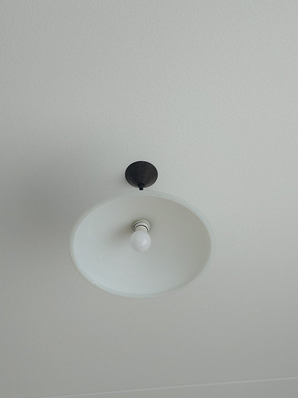 Witte plafondlamp met E27 fitting, Gebruikt, Wit, Plafondlamp, Metaal