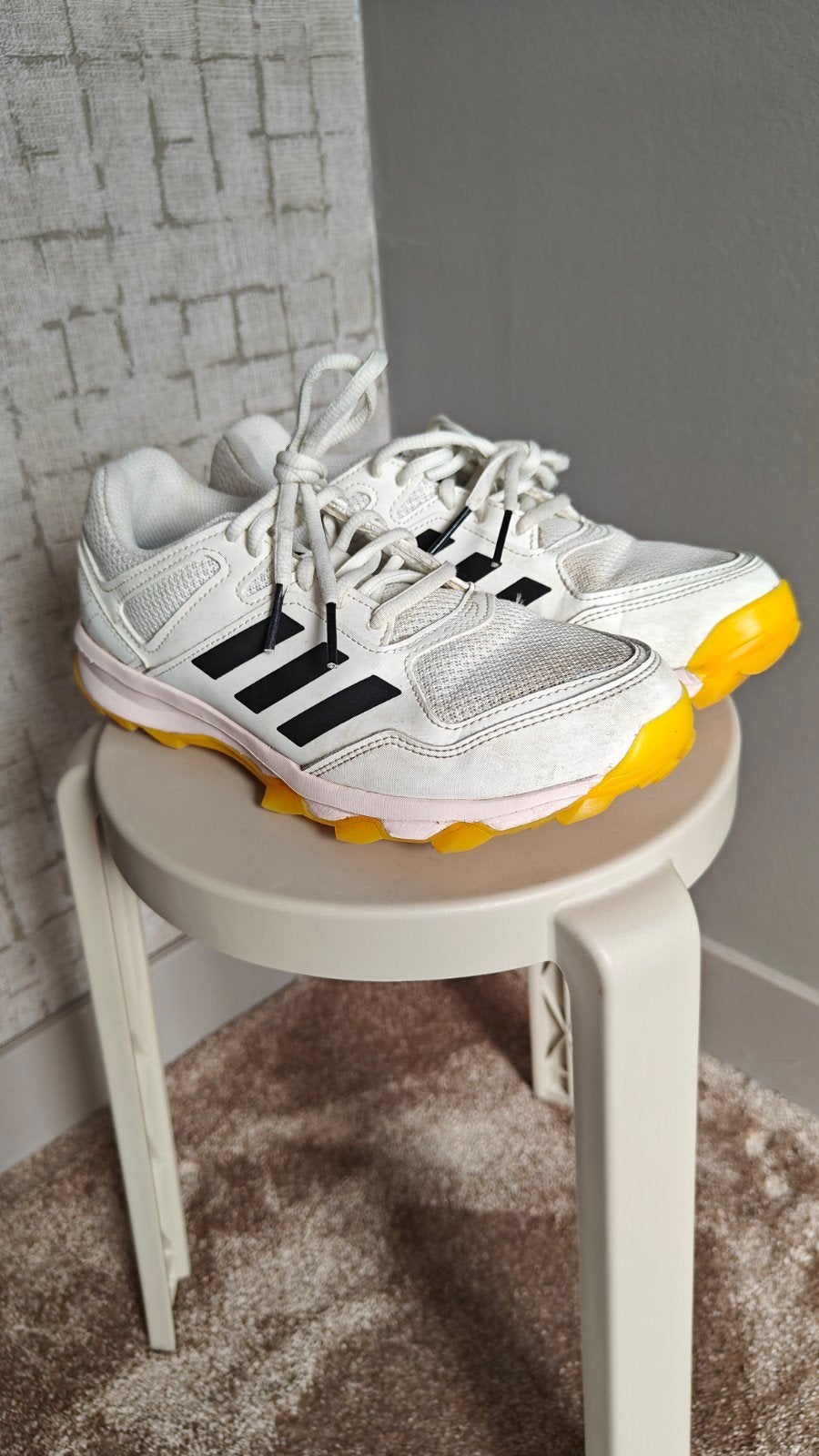 Adidas kunstgras hockeyschoenen wit maat 41 1/2, Sport en Fitness, Verzenden, Zo goed als nieuw, Schoenen