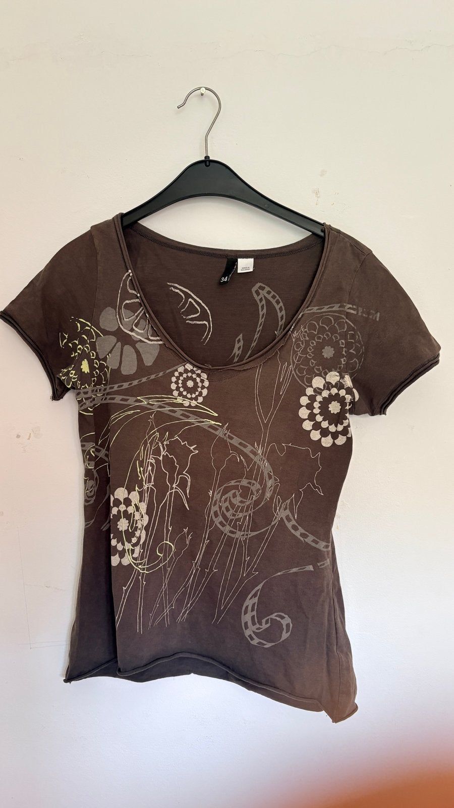 H&M Divided grijsbruinT-shirt met Print maat S), Kleding | Dames, Ophalen of Verzenden, Korte mouw, Maat 36 (S), Grijs