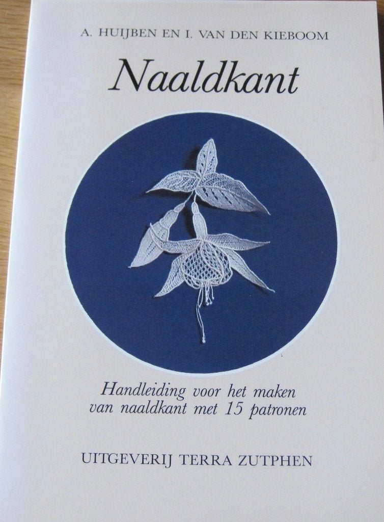 Handleiding voor het maken van naaldkant met 15 patronen, Ophalen of Verzenden, Zo goed als nieuw, Borduren en Naaien, Anny Huijben