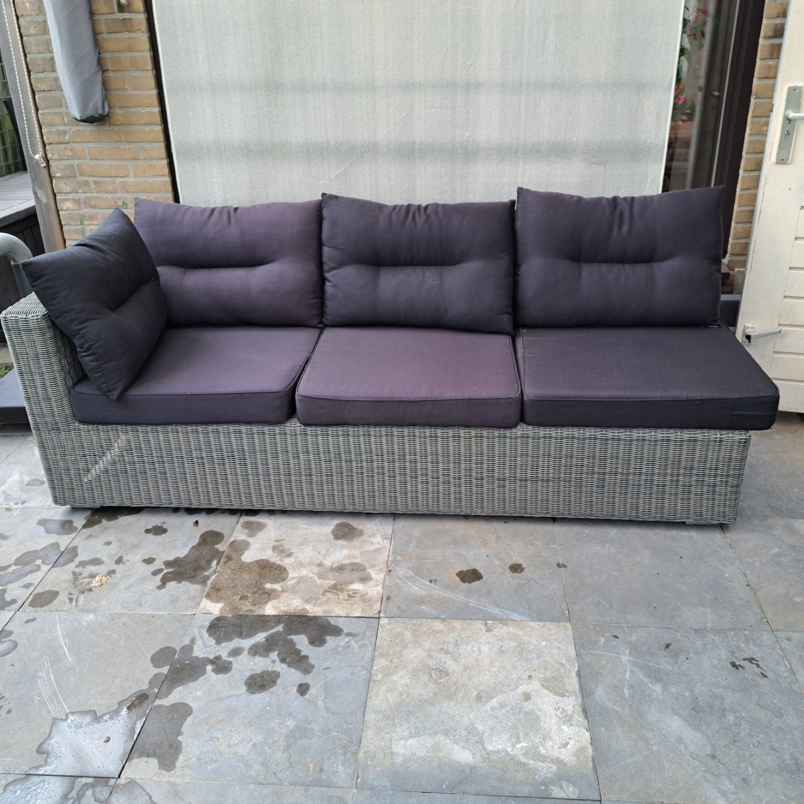 Wicker loungebank met kussens en voetenbank., Ophalen, Gebruikt, Wicker
