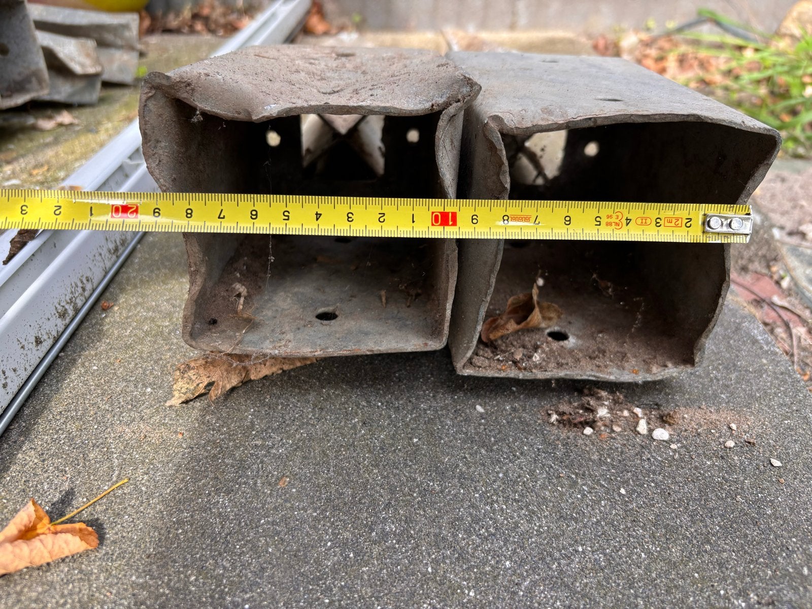 IJzeren paalhouders 18 cm - licht verbogen, Ophalen of Verzenden, Gebruikt, 100 tot 250 mm, Overige typen