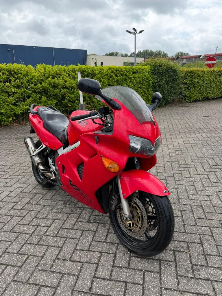 Honda VFR800 1998 Rood inruiler opknapper, 4 cilinders, Motorrijbewijs A, Meer dan 35 kW, Handgeschakeld