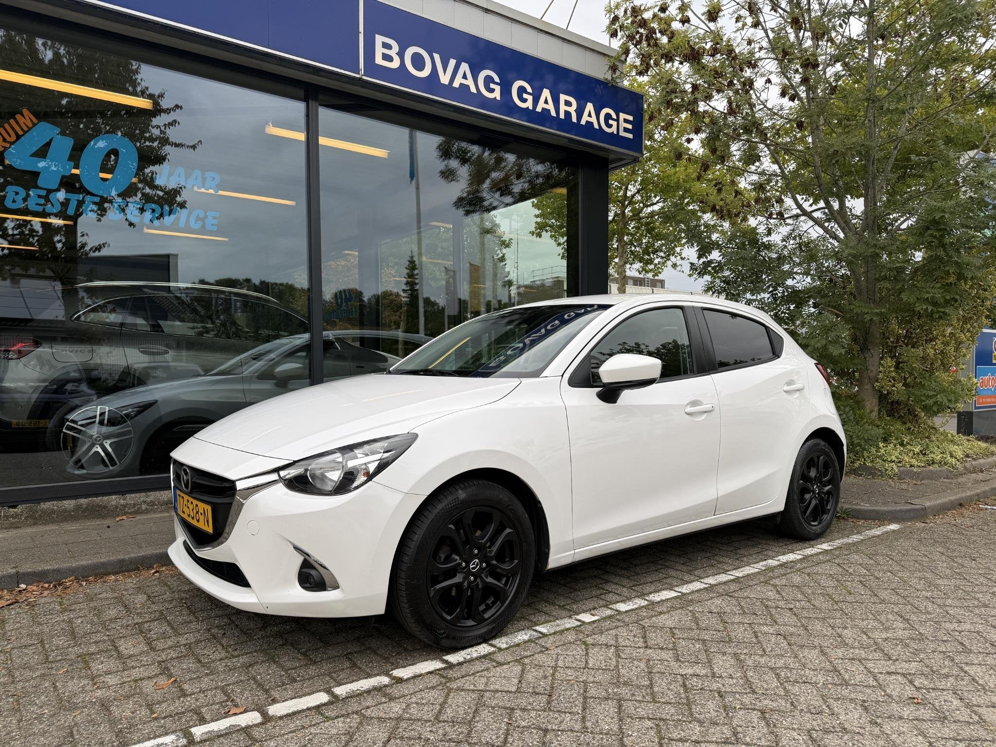 Mazda 2 1.5 Skyactiv-G Sport Selected Rijklaarprijs, Auto's, Voorwielaandrijving, Stof, Wit, Origineel Nederlands