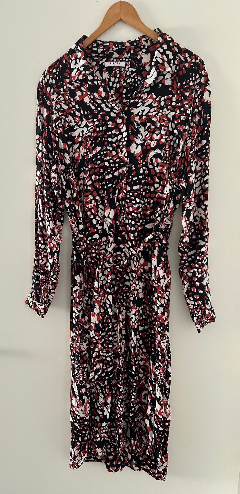 Pieces, viscose lange doorknoopjurk, maat L (40) nieuw, Kleding | Dames, Jurken, Maat 38/40 (M), Meerkleurig, Nieuw, Ophalen of Verzenden