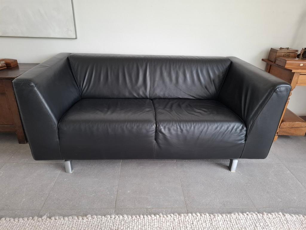GRATIS Zwart leren tweezitsbank, Huis en Inrichting, Banken | Bankstellen, Gebruikt, 150 tot 200 cm, Tweepersoons, 75 tot 100 cm