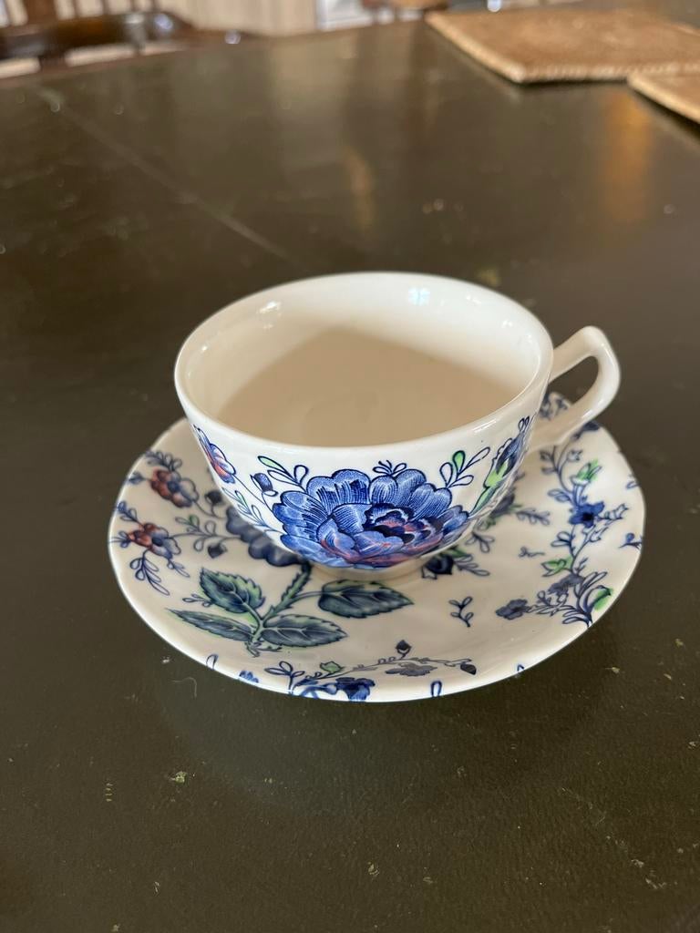Johnson Brothers theekop en schotel Rose Chintz Blue, Antiek en Kunst, Antiek | Servies los, Ophalen