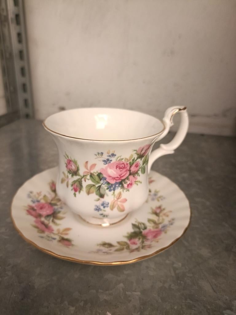 Royal Albert Moss Rose Kop en Schotel - Vintage Porselein, Ophalen of Verzenden