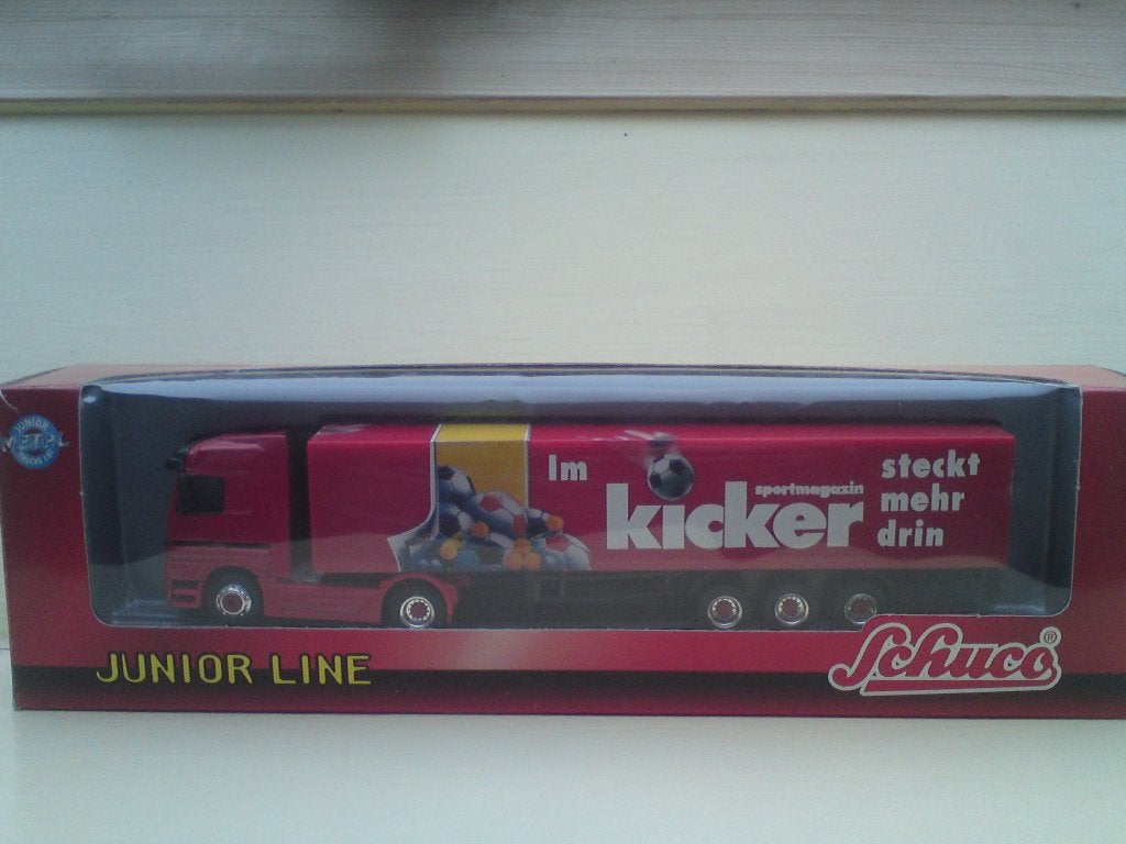 Schuco Mercedes Actros Kicker voetbal magazine. 1/87, Ophalen of Verzenden, Nieuw, Bus of Vrachtwagen, Schuco