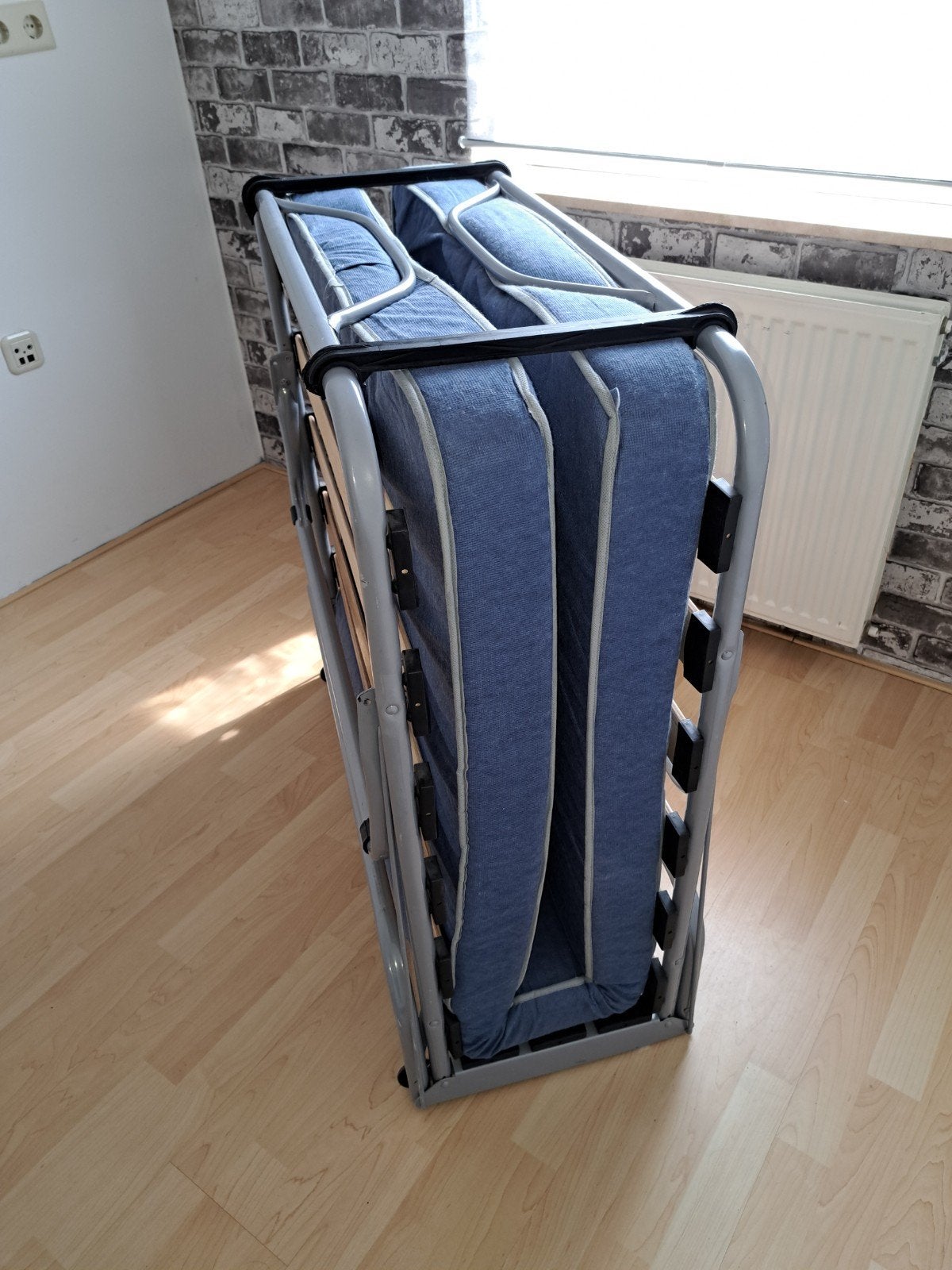 Opvouwbaar logeerbed met matras 90x200cm, Ophalen, Gebruikt, Eenpersoons, Blauw