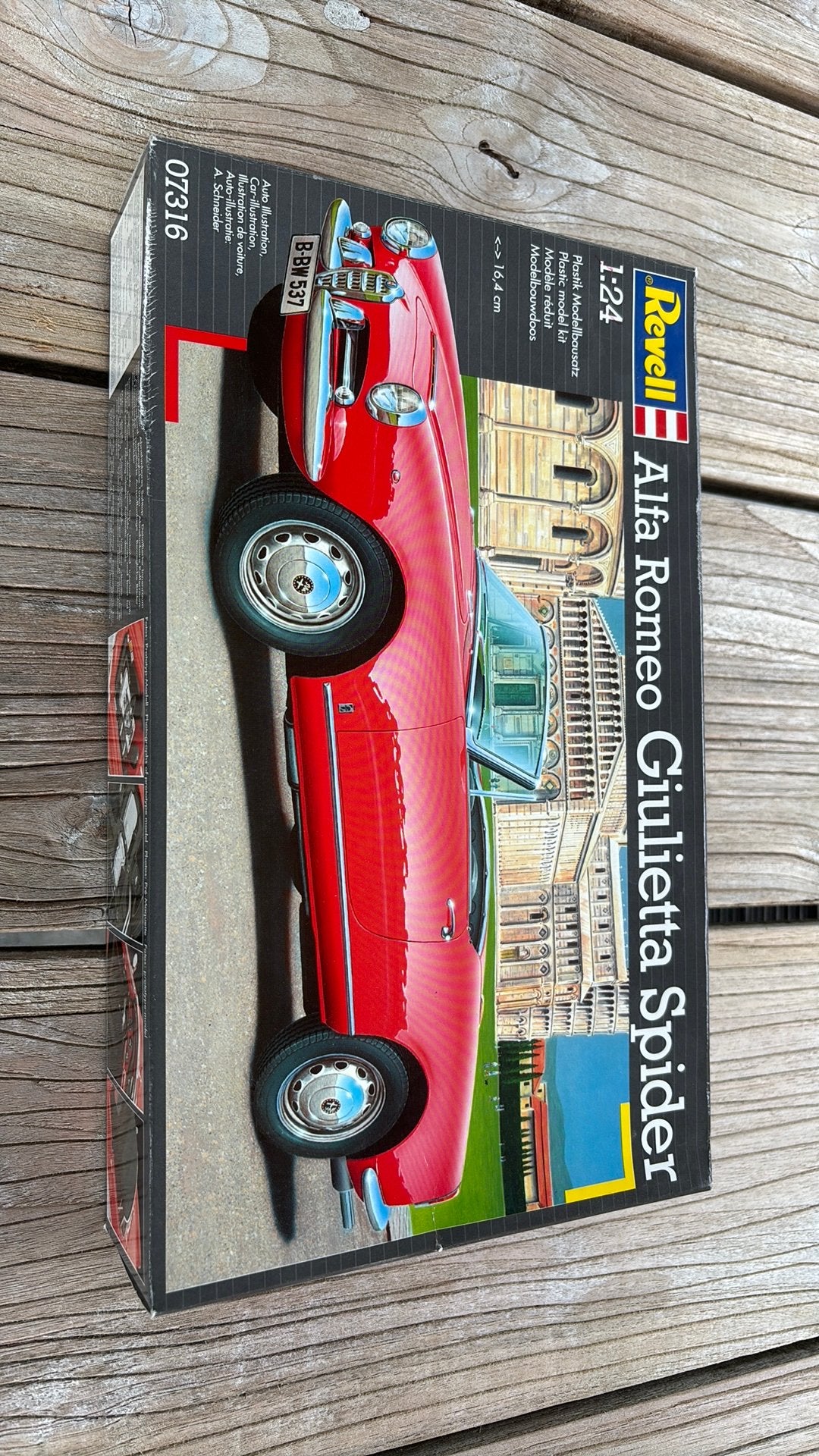 Revell 1/24 Alfa Romeo Giulietta Spider NIEUW, Ophalen, Auto, Revell, Groter dan 1:32