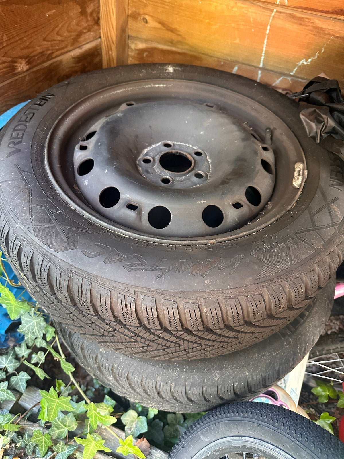 4 Vredestein Winterbanden 185/60 R15 op stalen velg, Auto-onderdelen, Ophalen, Gebruikt, 15 inch, Banden en Velgen