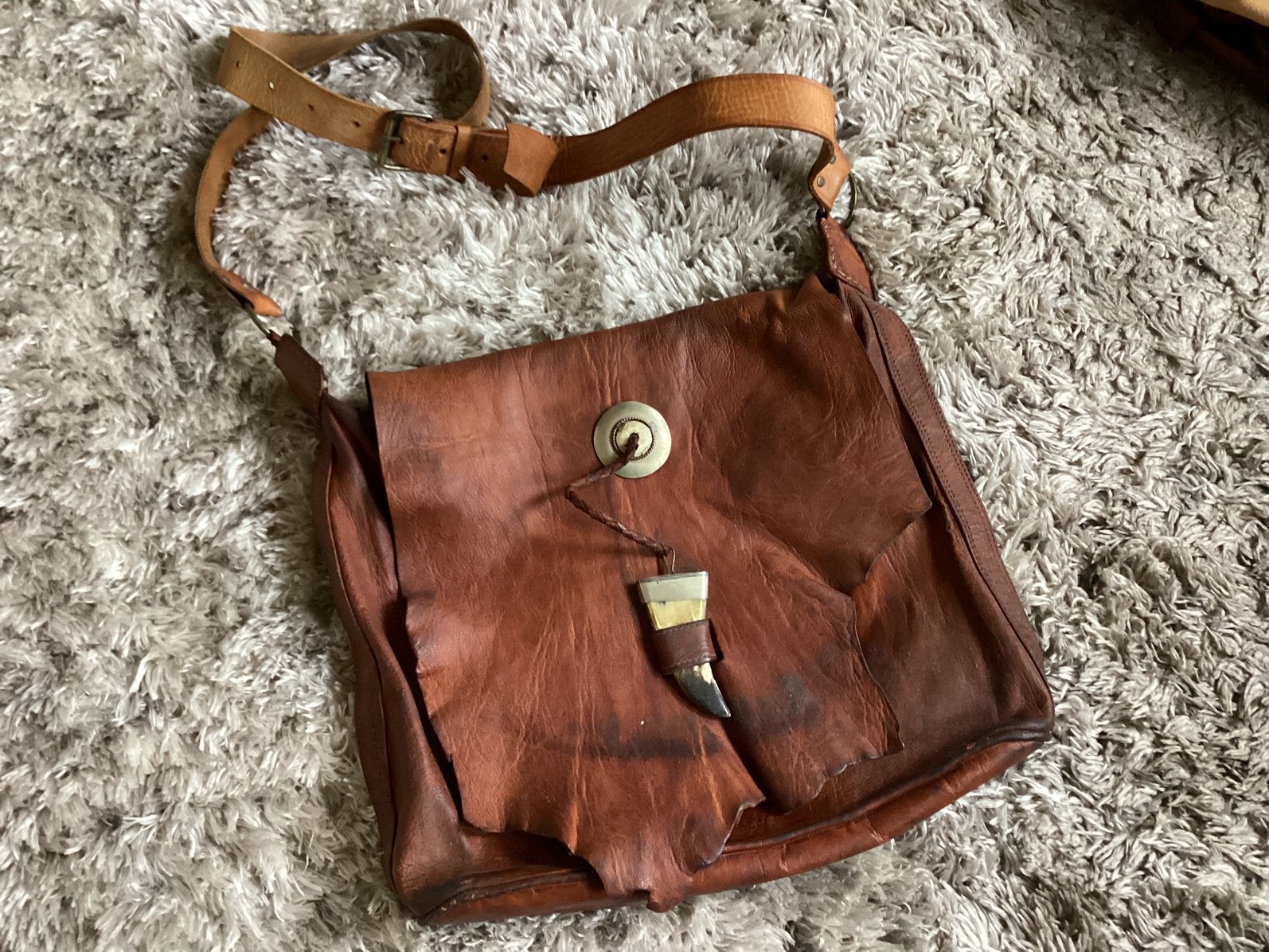 Leren tas met tandsluiting (  Elamouri ) voor, € 15, Ophalen of Verzenden, Bruin