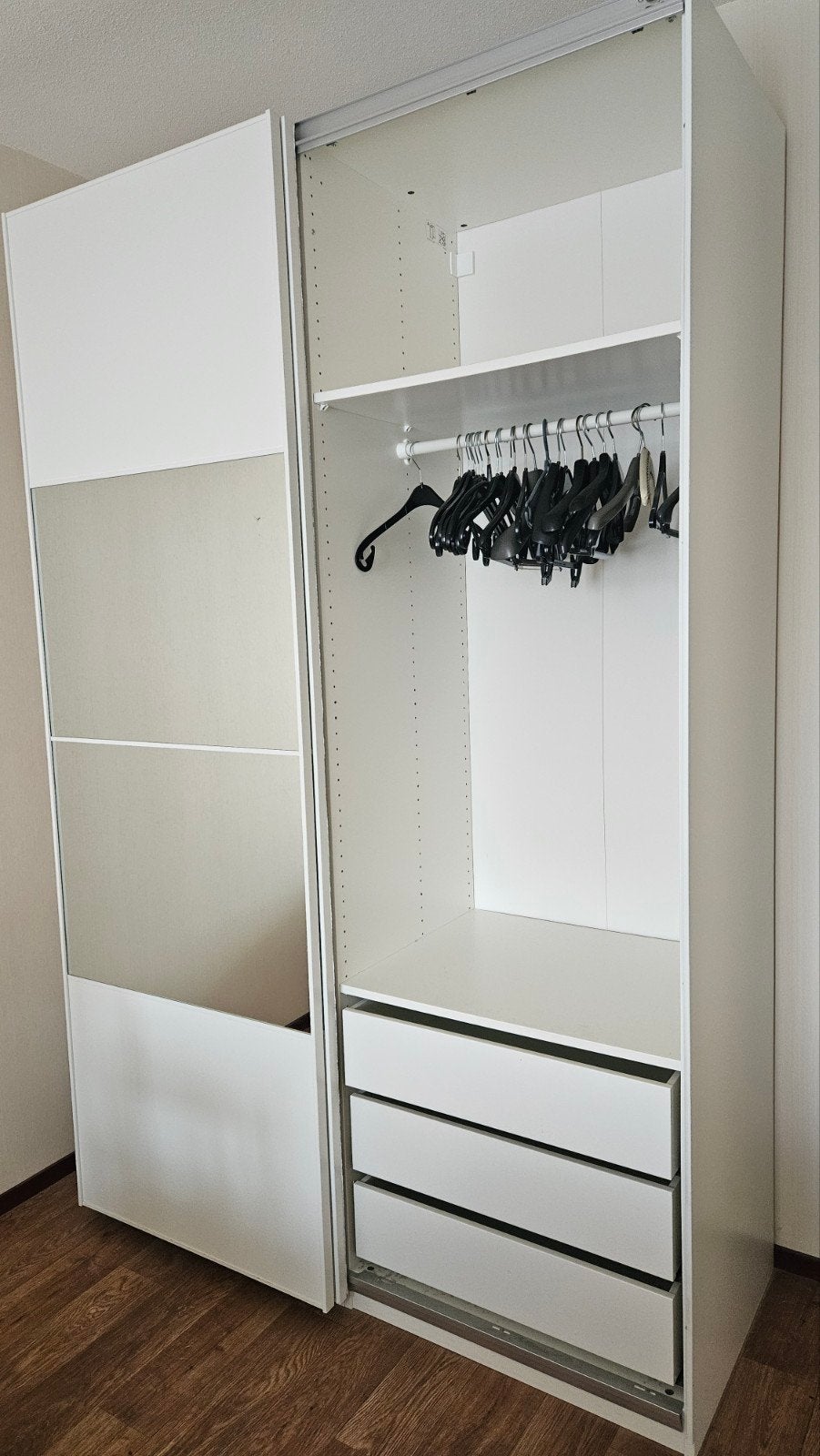 Slaapkamer kast Ikea, Huis en Inrichting, Kasten | Kledingkasten, Ophalen, 50 tot 75 cm, 200 cm of meer