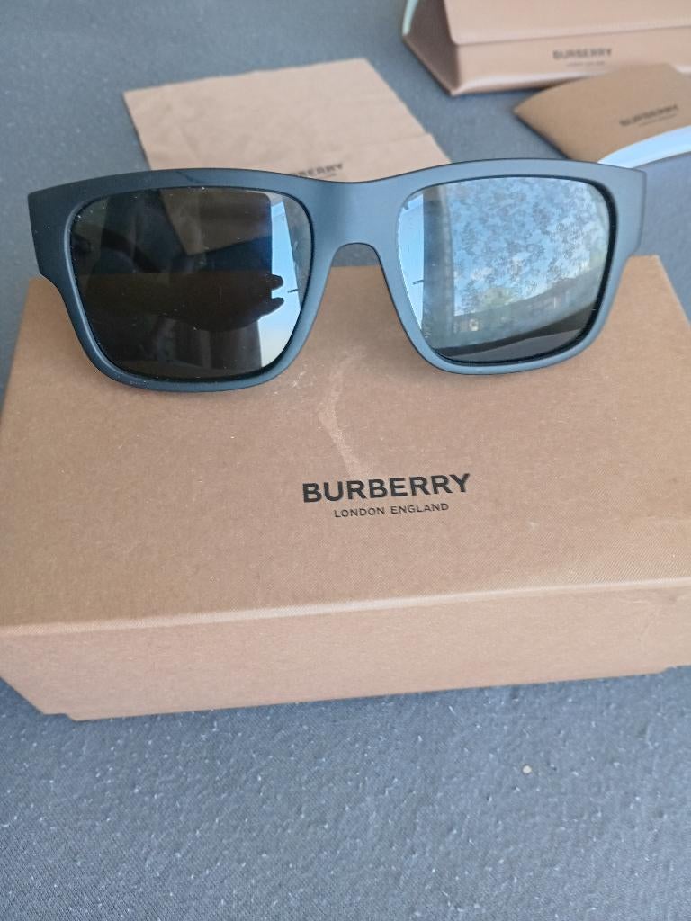 Oginele Burberry zonnebril, Sieraden, Tassen en Uiterlijk, Zonnebrillen en Brillen | Heren, Overige merken, Zonnebril, Zwart, Ophalen of Verzenden