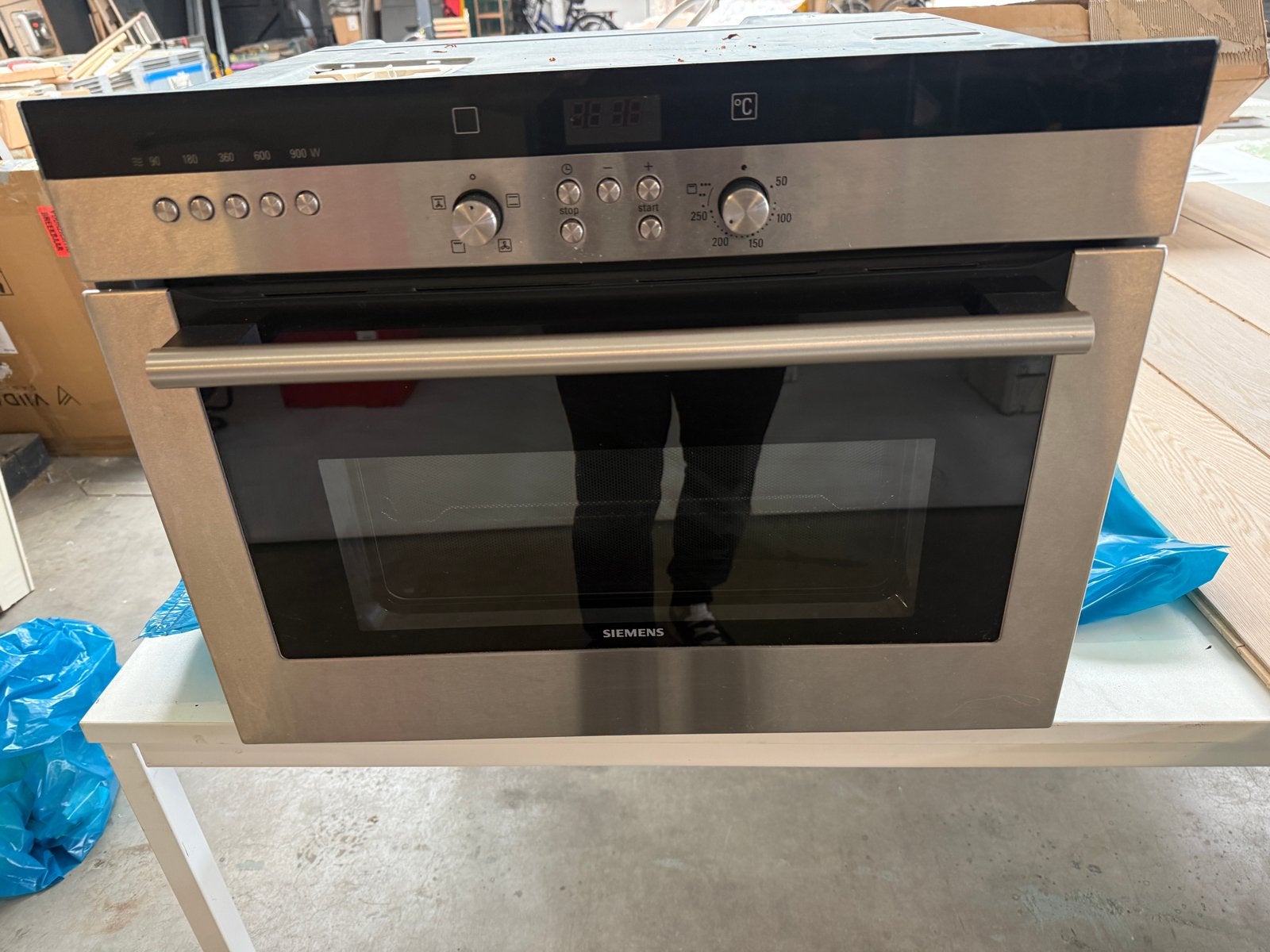 Titel: Siemens Combi-oven/Magnetron – Krachtig 900W, Ophalen, 45 tot 50 cm, 60 cm of meer, Siemens