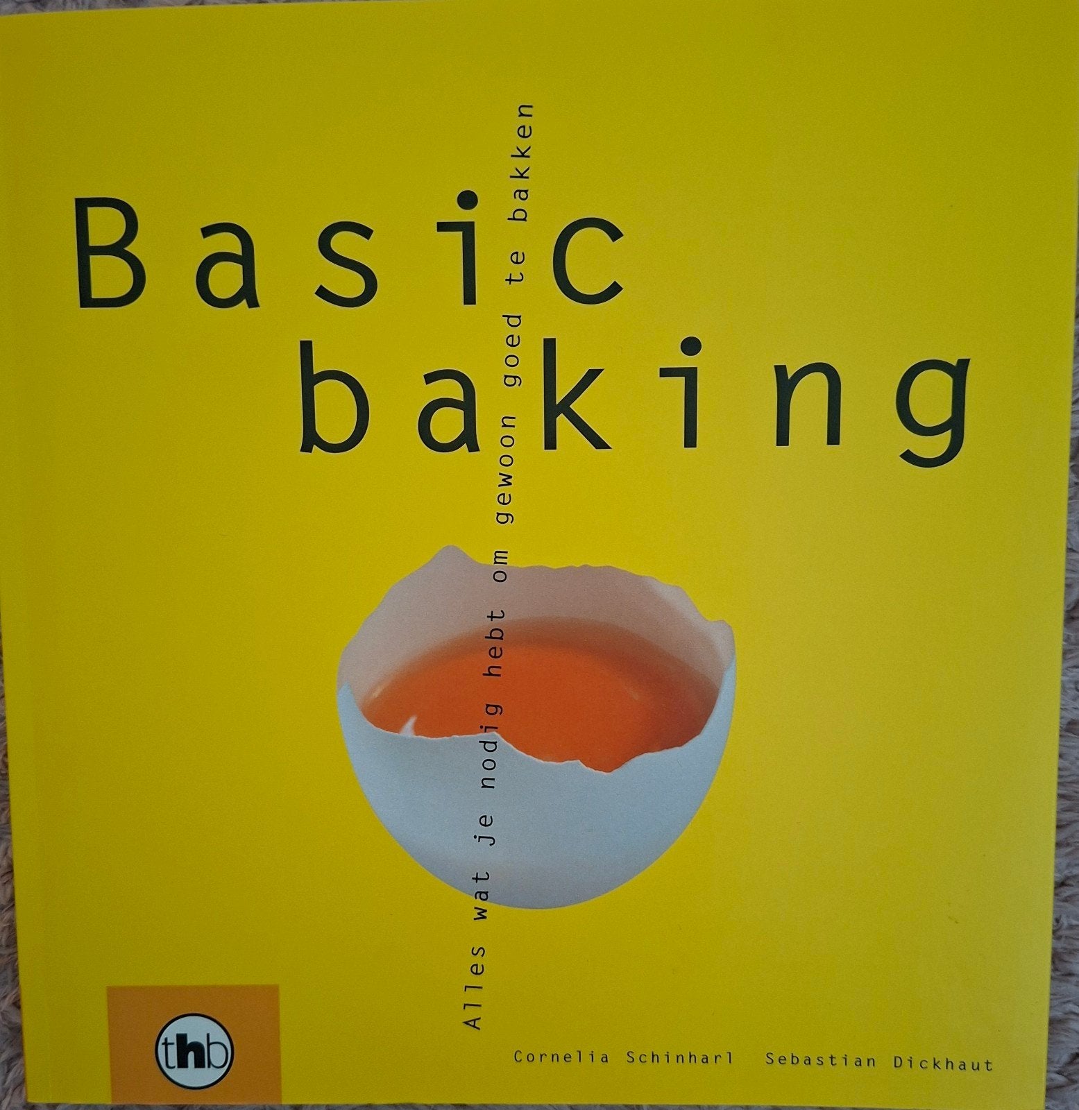 Mooi bakboek Basic baking - Cornelia Schinharl, Ophalen of Verzenden, Zo goed als nieuw, Cornelia Schilharn & Sebastian Dickhaut