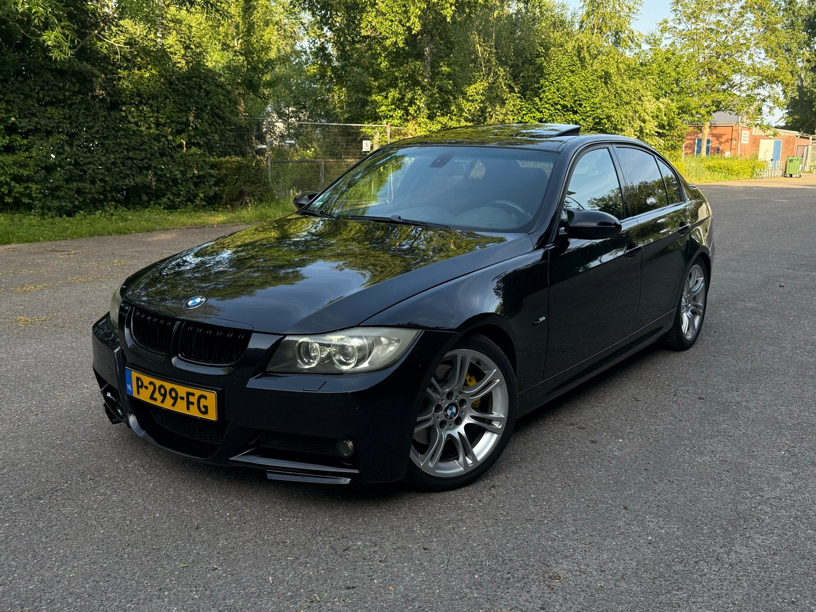 BMW E90 330i M-Pakket | Keyless | Schuifdak | Kleppenuitlaat, Auto's, BMW, Automaat, Achterwielaandrijving, 258 pk, 11 km/l