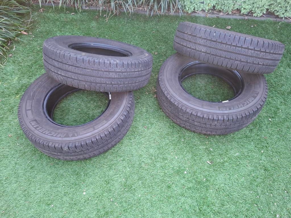 4 stuks Michelin 225-75-16cp Agilis Camping, Ophalen