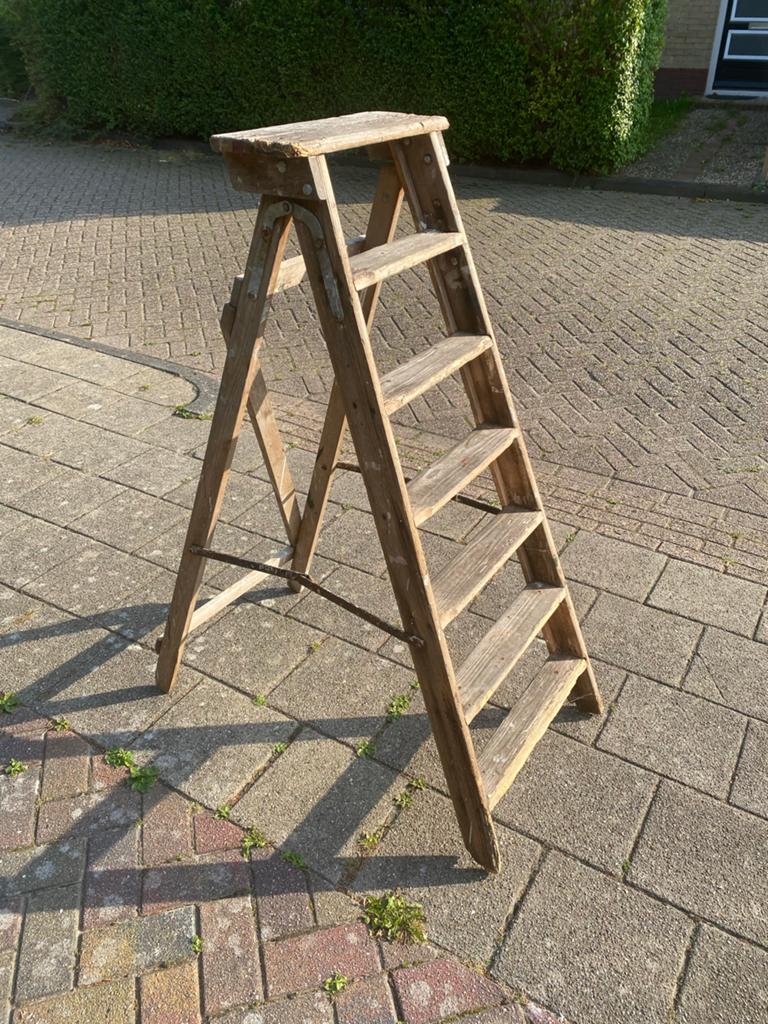 Decoratieve houten trap - ideaal voor fotoshoots, Ophalen