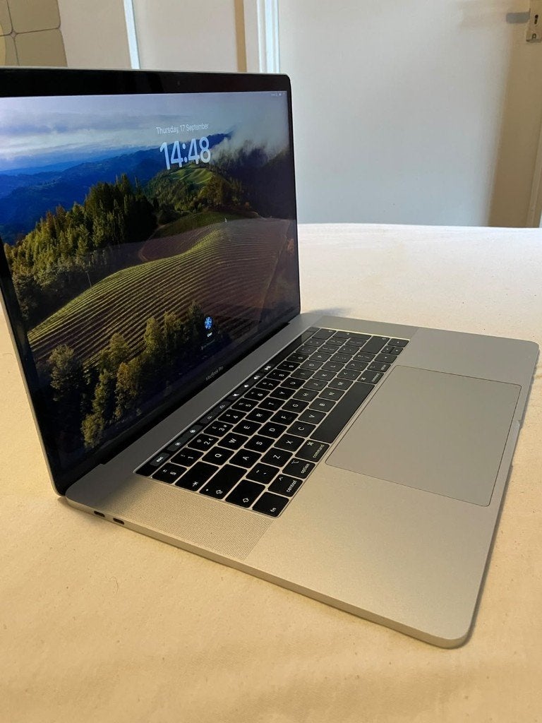 MacBook Pro 15" 2019 i7 – Like New – Accu 75%, Computers en Software, Gebruikt, 256 GB, 2 tot 3 Ghz, 16 GB