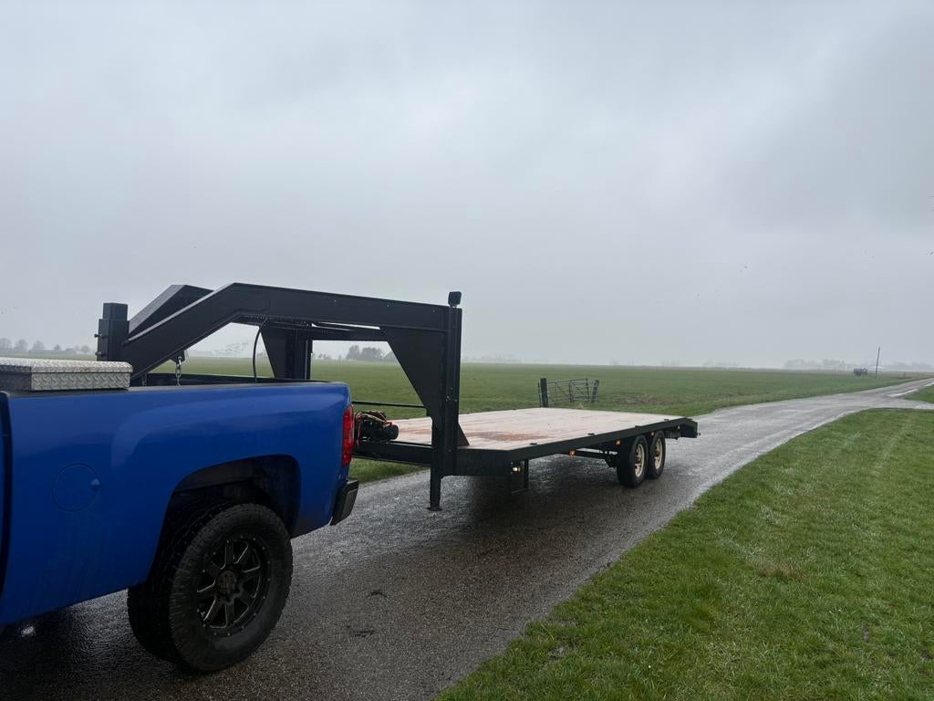 Gooseneck trailer, Ophalen, Zo goed als nieuw