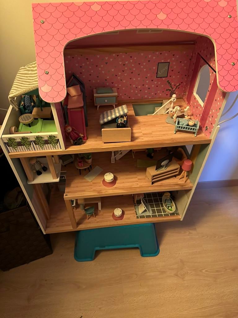 Poppenhuis overcompleet, nauwelijks mee gedoeekd, Ophalen, Zo goed als nieuw, Poppenhuis