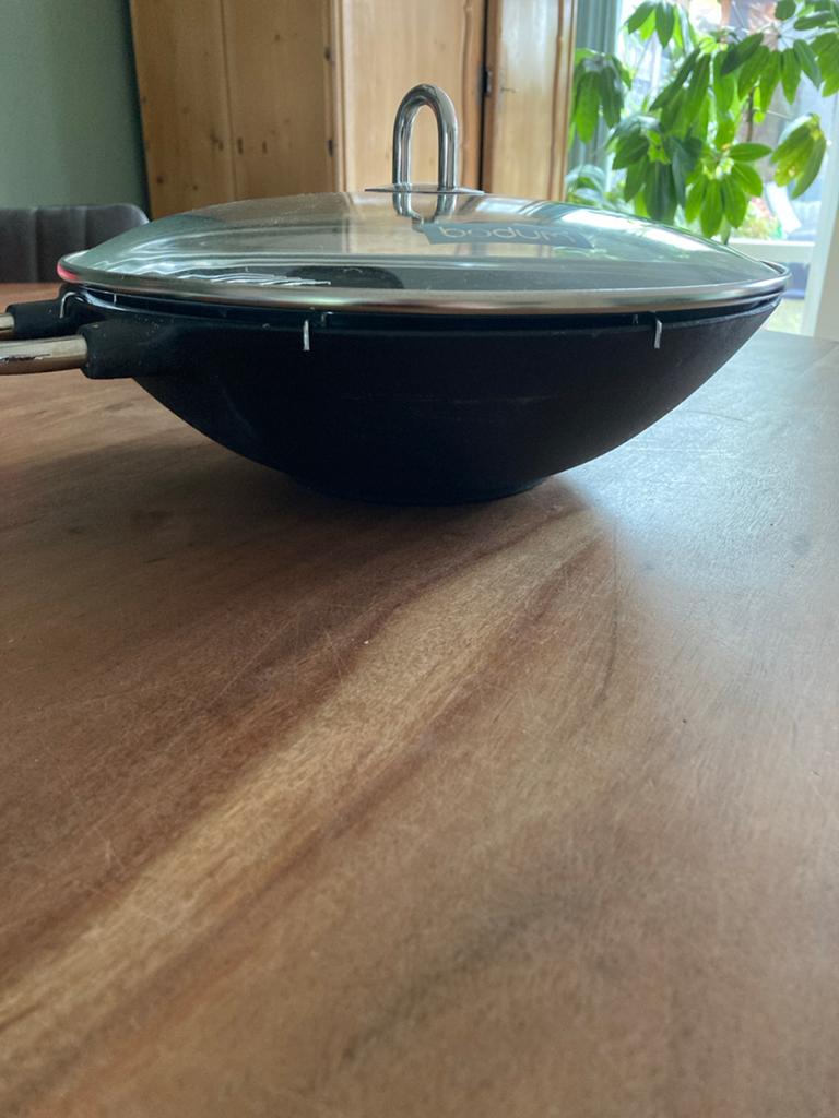 Bodum Wokpan met deksel en rekje, Ophalen, Zo goed als nieuw, Gietijzer, Wok
