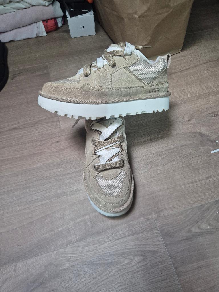 Uggs dames, Ophalen of Verzenden, Zo goed als nieuw, Zwart