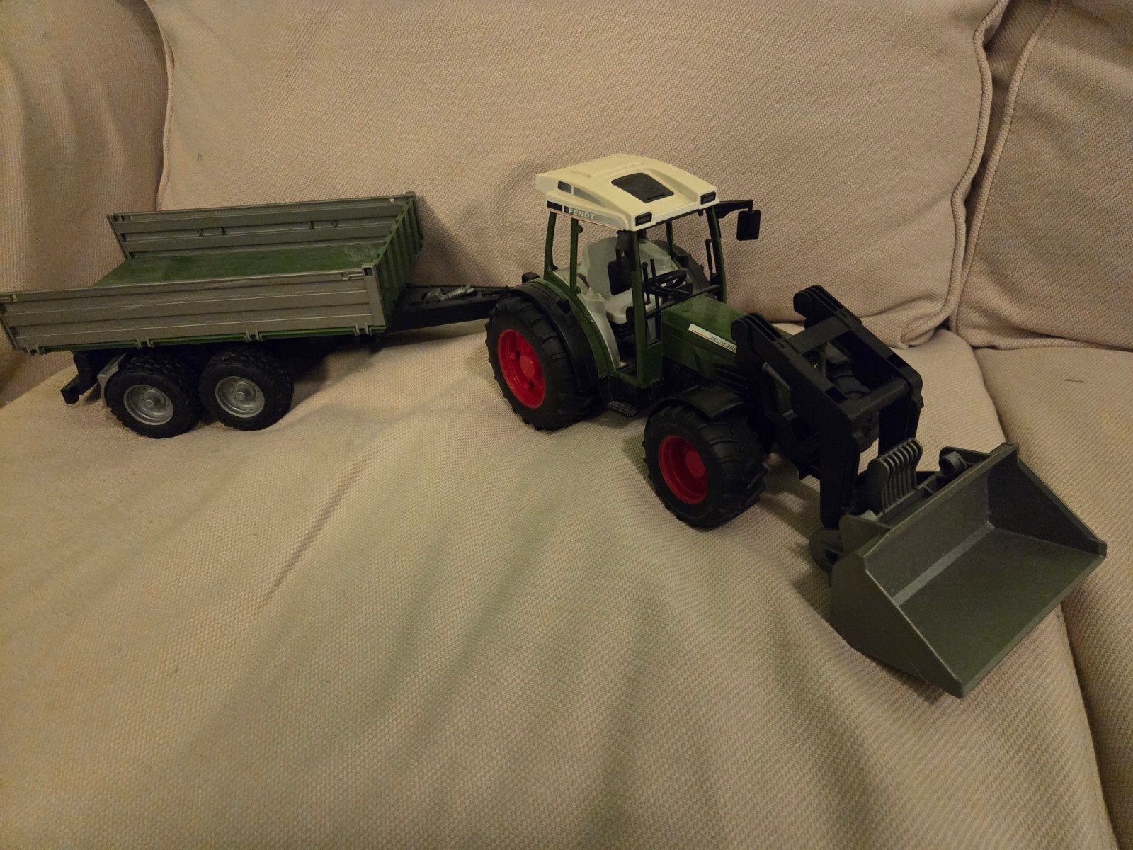 Speelgoed tractor met aanhanger en voorlader, Ophalen, Gebruikt