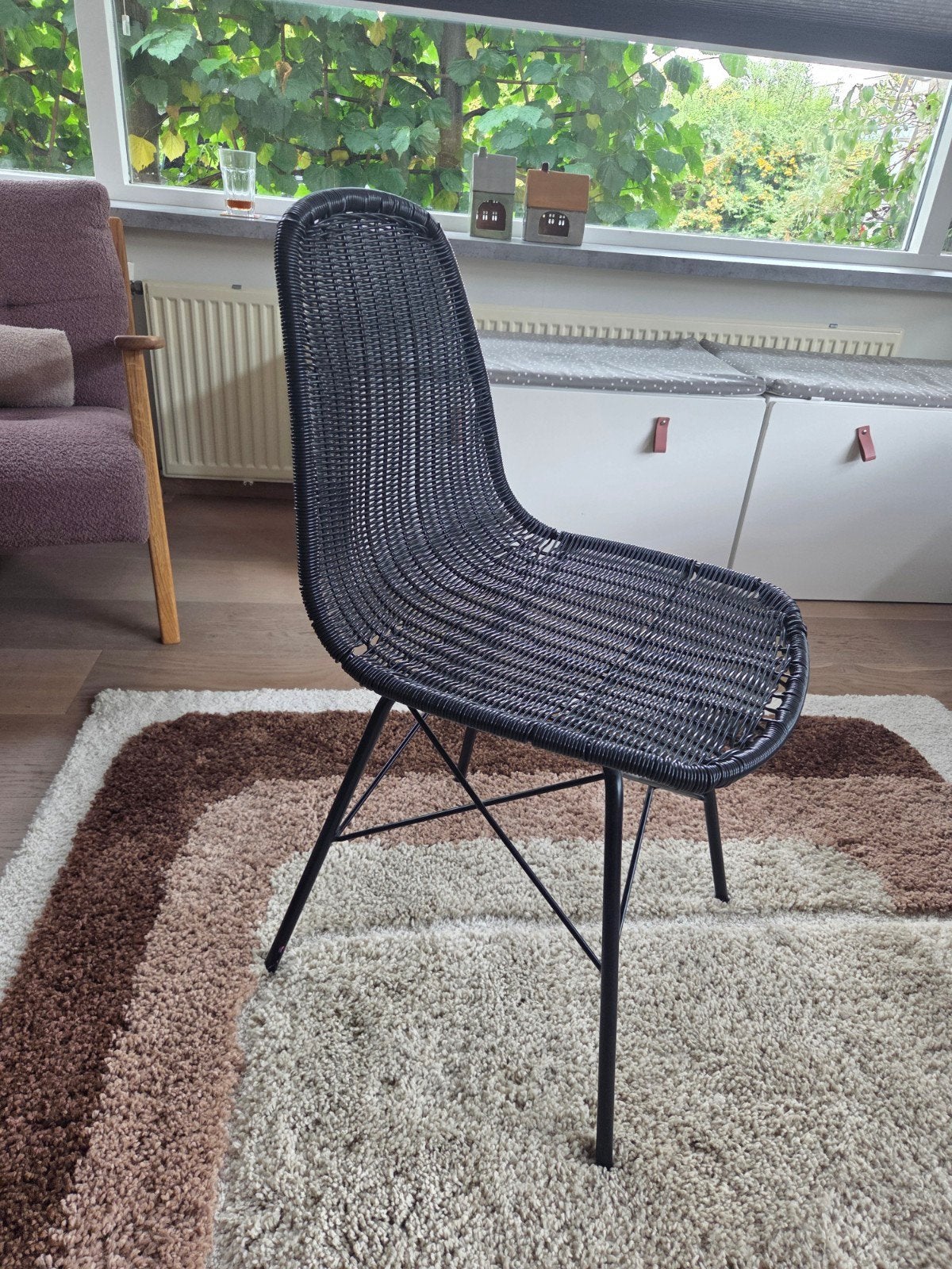 Zwarte kunststof riet eetkamerstoelen, 2 stuks, Huis en Inrichting, Stoelen, Ophalen, Gebruikt, Twee, Zwart