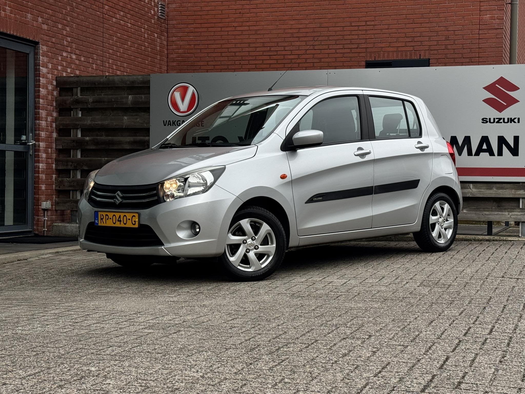 Suzuki Celerio 1.0 Comfort Parkeersensoren Achter | Airco |, Auto's, Stof, Gebruikt, 400 kg, Origineel Nederlands
