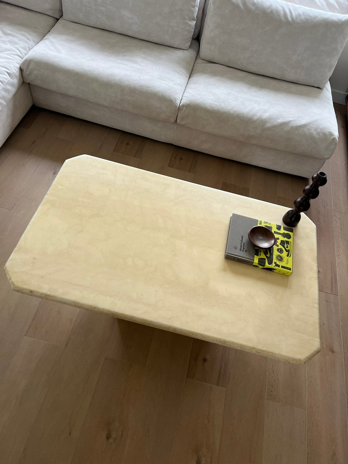 Mooie travertin salontafel met unieke poot, Huis en Inrichting, Ophalen, 100 tot 150 cm, 50 tot 100 cm, Zo goed als nieuw