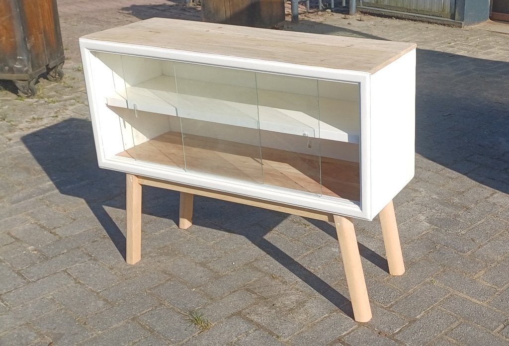 Vitrine kastje glazen schuifdeuren eiken blad poten, Ophalen, Eikenhout, Nieuw, 50 tot 100 cm