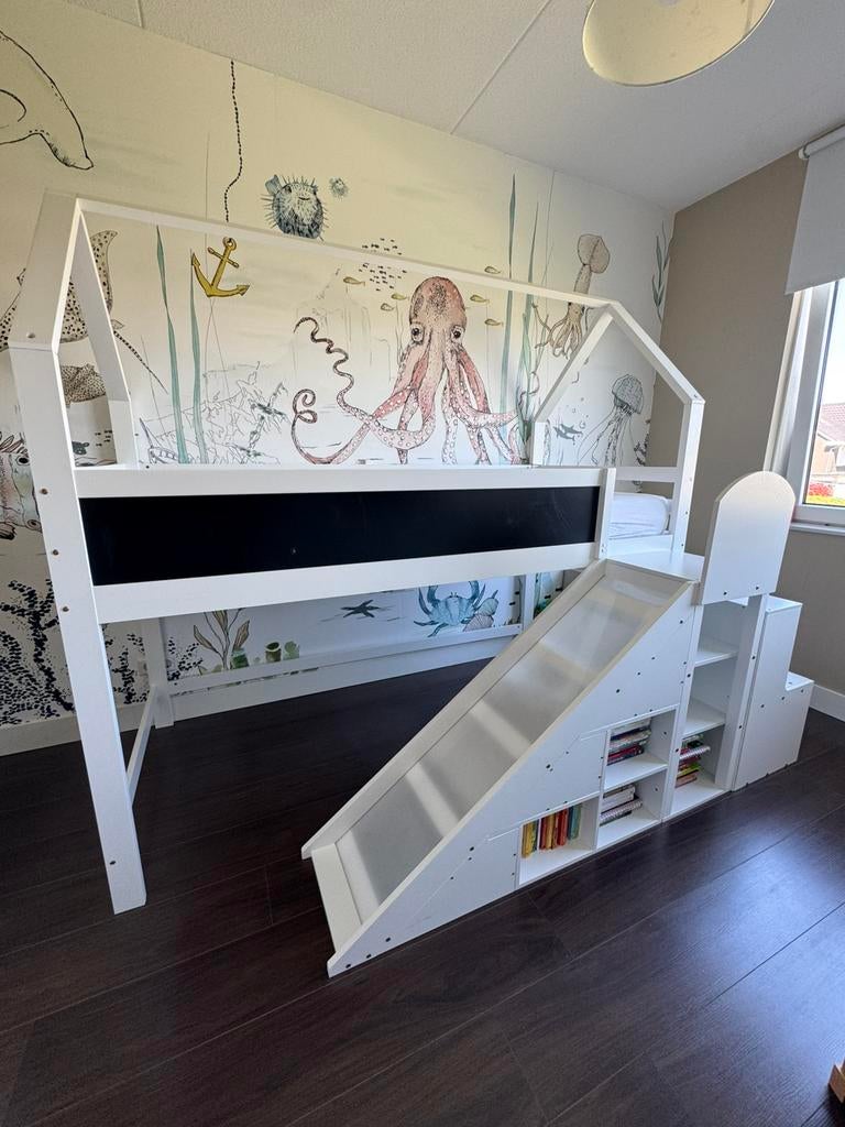 Hoogslaper met glijbaan inclusief matras zo goed als nieuw, Kinderen en Baby's, Kinderkamer | Stapelbedden en Hoogslapers, Ophalen