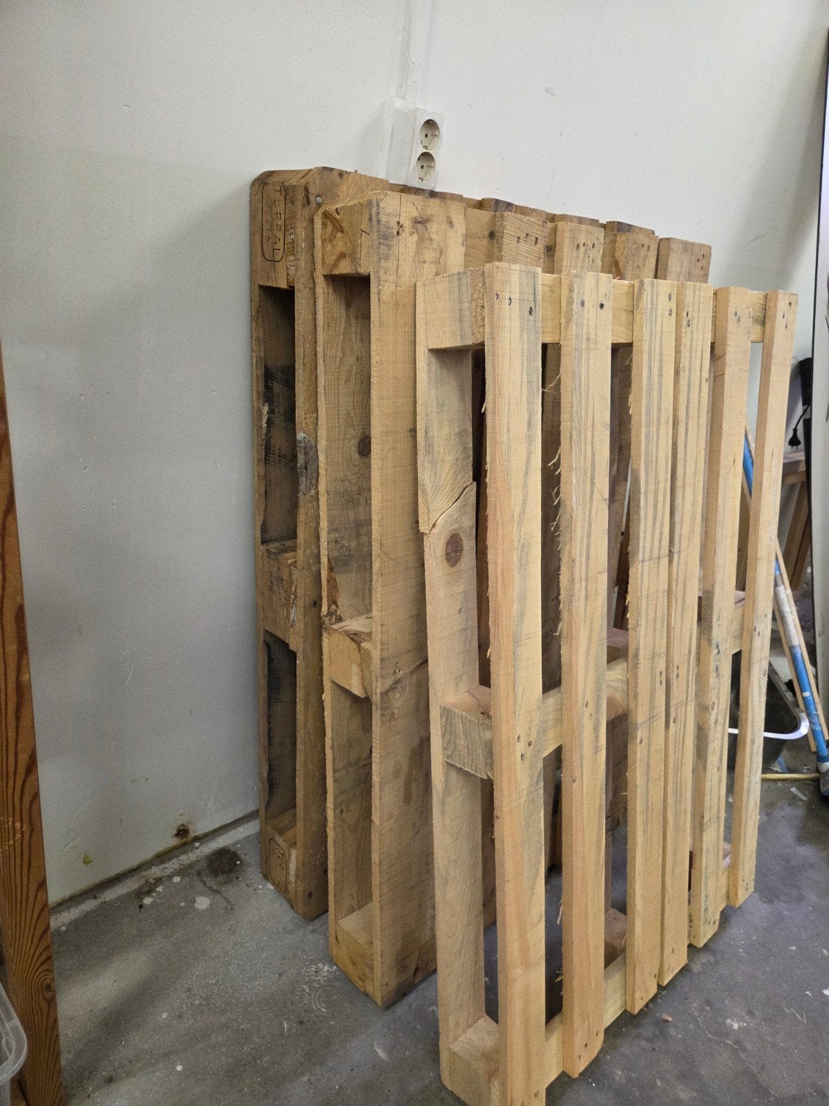 3 HOUTEN PALLETS GRATIS, Doe-het-zelf en Verbouw, Ophalen, Overige houtsoorten, Minder dan 200 cm, Pallet