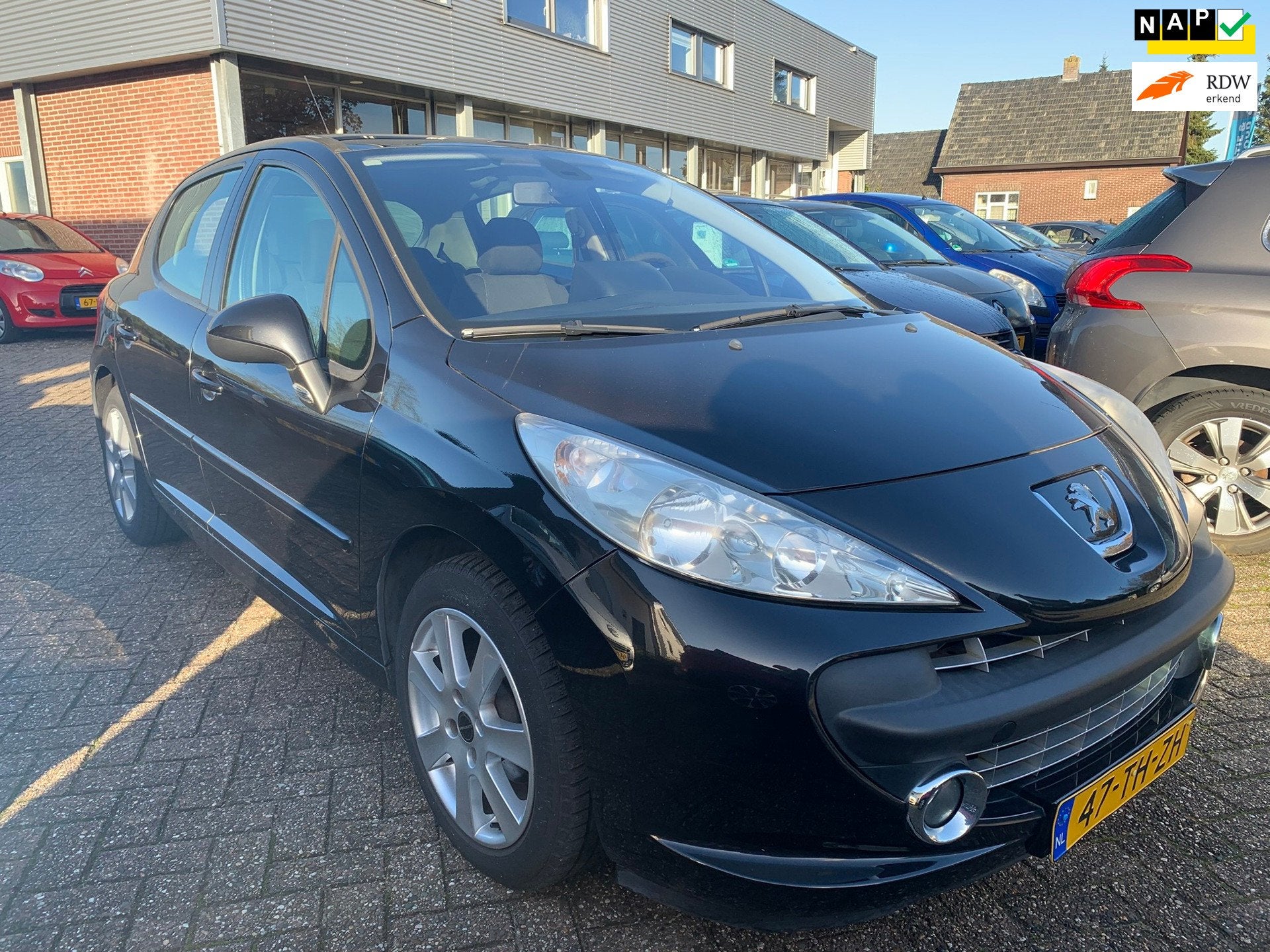 Peugeot 207 1.4-16V XS 5 DRS 2006 € 1.250.- 1 JR. APK, Voorwielaandrijving, Stof, Zwart, 4 cilinders