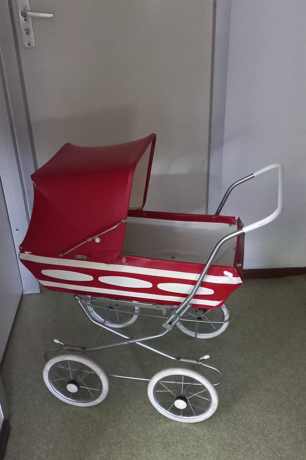 Poppenwagen vintage rood, Ophalen, Gebruikt