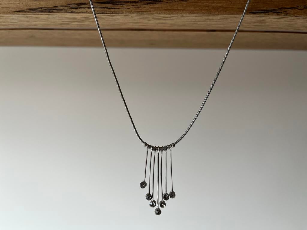 Zilverkleurige ketting met verfijnde hangertjes, Sieraden, Tassen en Uiterlijk, Kettingen, Overige materialen, Ophalen of Verzenden